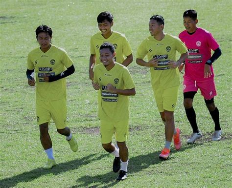 Arema FC Vs Madura United Di Liga 1 2022 2023 Ambisi Singo Edan