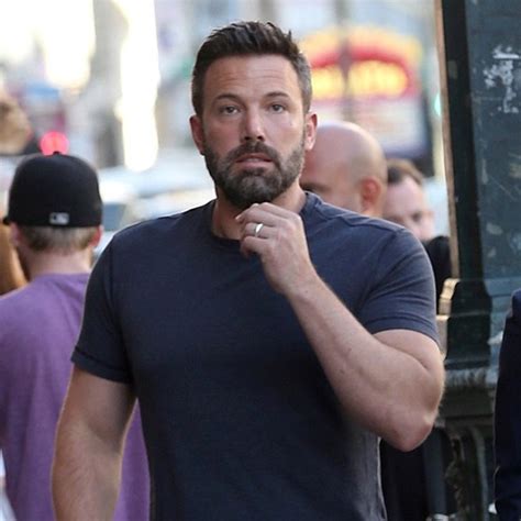 Ben Affleck Visto Usando Alian A De Casamento