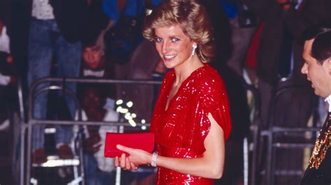 Lady Diana Popularit Record Trois De Ses Robes Vendues Aux Ench Res