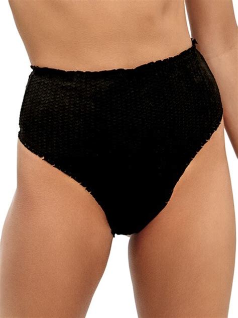 Hot Sexy Ellie Scales Bikini Pics