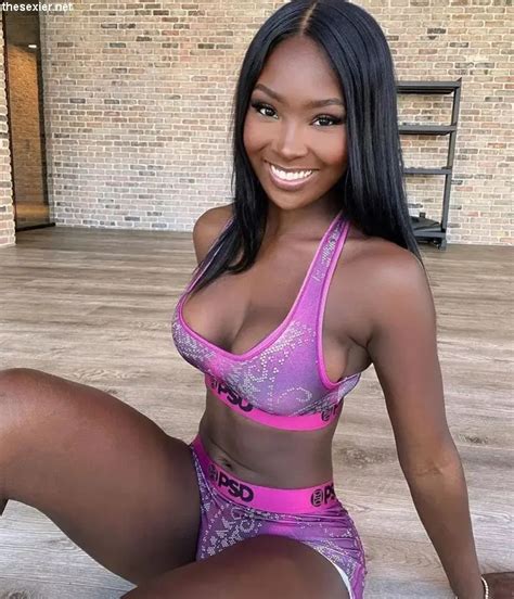 11 Gorgeous Ebony Babe In Gym Clothes Gwp28 THESEXIER Net