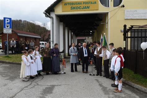 Foto Kocjan Ani Veseli Da Imajo Kon No Spet Svojo Banko Dolenjski List