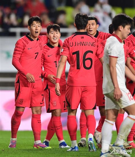 ‘손흥민 이강인 총출동 한국 11월 월드컵 예선 명단 발표｜스포츠동아