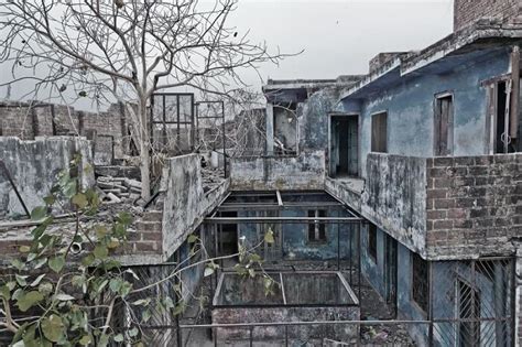 10 Real But Insanely Haunted Houses In India