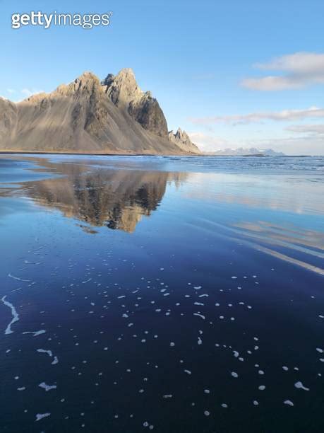 Huge vestrahorn mountains on beach 이미지 1718510624 게티이미지뱅크