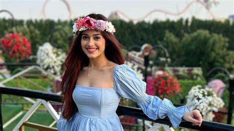 Jannat Zubair Rahmani Looks Gorgeous In Blue Layered Dress And Beautiful Flower Tiara Check Out