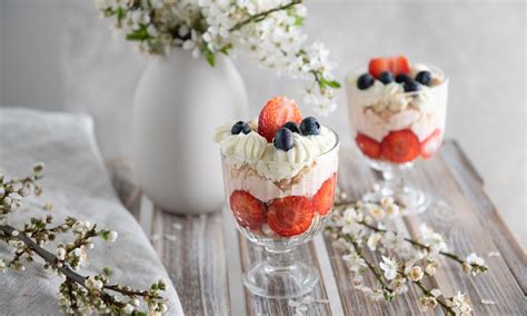 Jahodový pohár s mascarpone Recept Dr Oetker