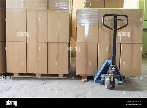 Boxes On Pallet Hi Res Stock Photography And Images Alamy