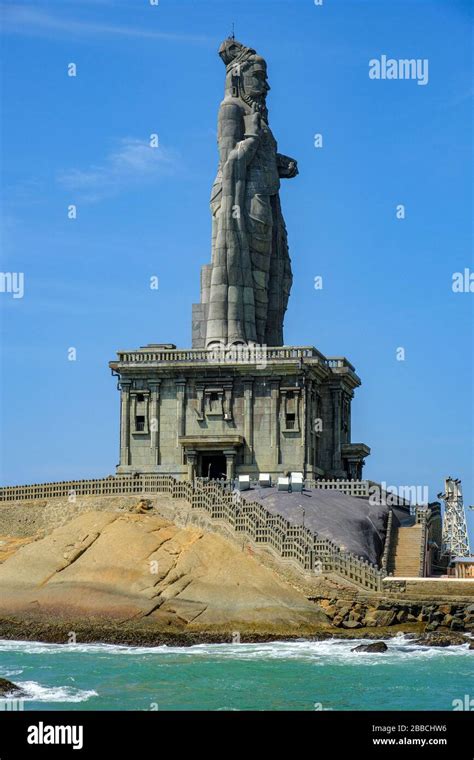 Thiruvalluvar statue in Kanyakumari, India Stock Photo - Alamy