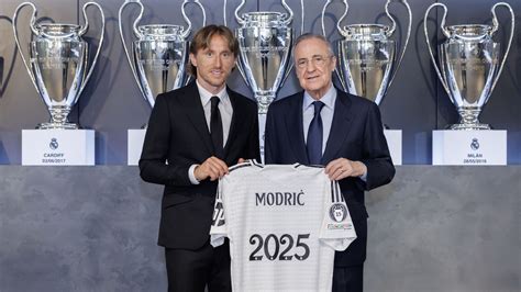 Luka Modric Real Madrid Croatia Midfielder Signs New One Year