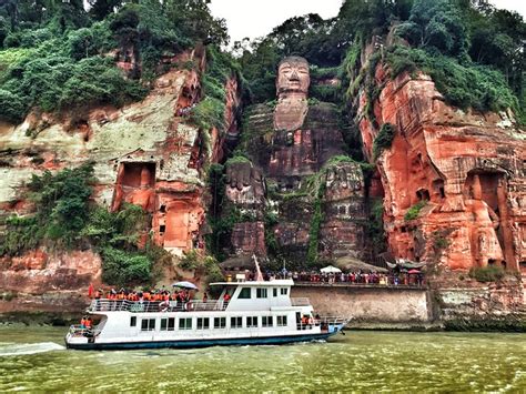 A los pies del Gran Buda de Leshan El rincón de Sele