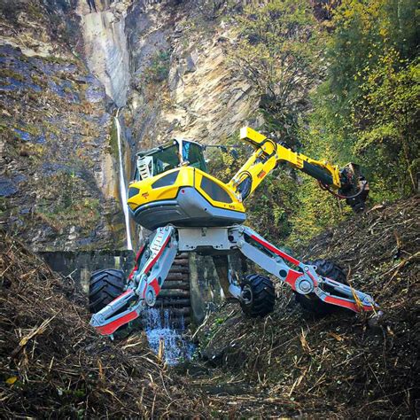 Video: The mesmerizing motion of walking "spider" excavators