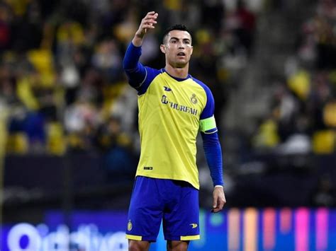 Watch: Angry Cristiano Ronaldo Throws Water At Cameraman After Al Nassr ...