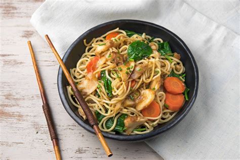 Nouilles Soba Saut Es Au Poisson Et La Sauce Yakitori Recettes De