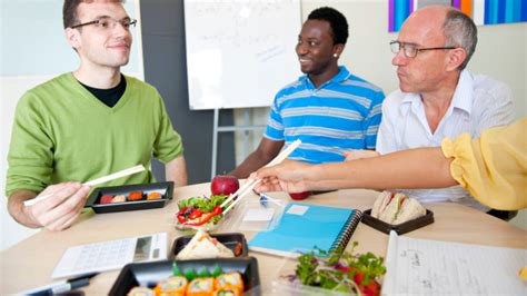 La Livraison Des Plateaux Repas Au Travail En Plein Boom Paris Et