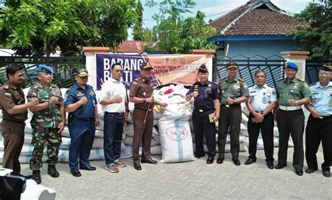 Selundup 500 Karung Pakaian Bekas Dari Timor Leste Nakhoda Jadi