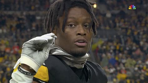 George Pickens hits back at critics with savage in-game gesture on live