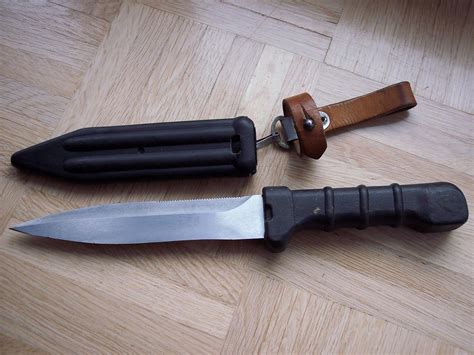 Апельсин и штык-нож АК