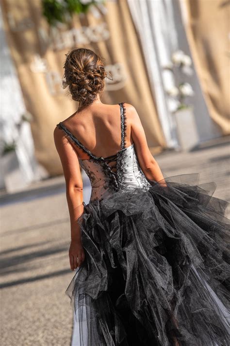 robe de mariée noire chez les Mariées de Provence