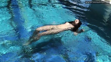 Spanish Pornstar Diana Rius Is Horny In The Pool