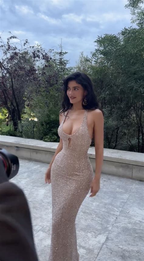 Kylie Jenner Shows Off Her Curves In A Plunging Skintight Nude Gown For