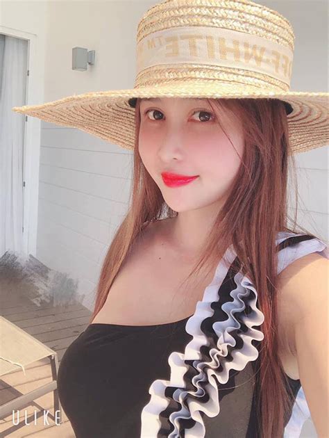 Nh Ng B Bikini H Ng Hi U T G I C M C A V T Ph Minh Nh A C Ng La