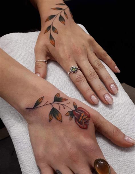 Ideas De Tatuajes Pequeños En La Mano Para Mujer Glamour