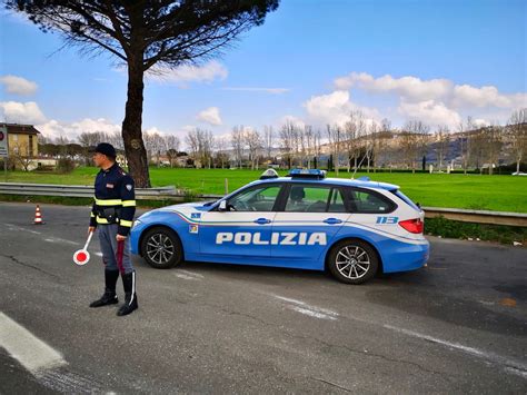 Controlli Polstrada Una Denuncia E 294 Persone Identificate Radio