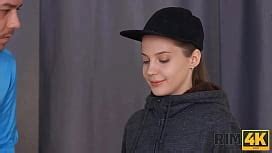 This Pizza Delivery Guy Got The Most Pleasant And Awesome Tips Naked Girl And Delivery Guy