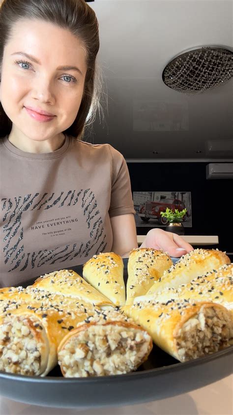 Вкусная закуска 🥰 Ингредиенты: Тортильи 2,5 шт Огурец 1 шт Ветчина 150 ...
