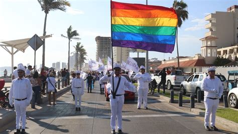 Muestran su orgullo Mazatlán presencio la marcha del Día del Orgullo Gay Línea Directa