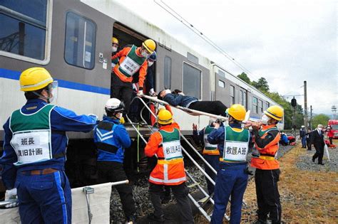 「人命優先の行動を」 鉄道事故想定し合同訓練 Jr・警察・消防3者連携、再確認 福知山 ／京都 毎日新聞