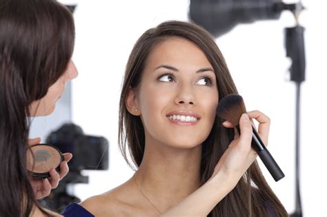 Follow These 5 Steps to Become a Professional Makeup Artist