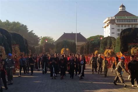 Parade 320 Dadak Merak Meriahkan HUT Ke 78 Kemerdekaan RI Di Ponorogo