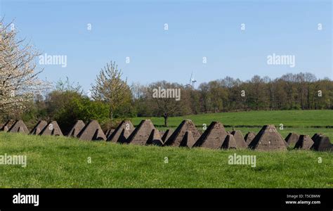 Siegfried line Fotos und Bildmaterial in hoher Auflösung Seite 2