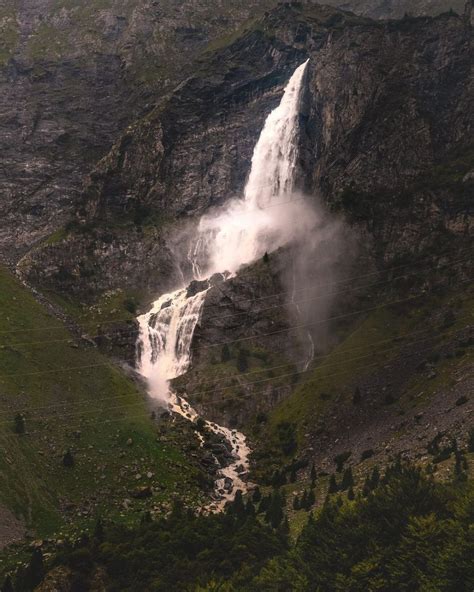 Air Terjun Paling Menakjubkan Di Italia Asri Nan Alami