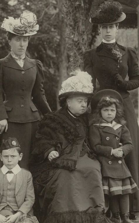 Queen Victoria and family 1898 | Queen victoria family, Queen victoria ...