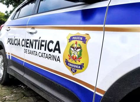 Corpo De Homem Ferimentos Encontrado Em Terreno Baldio De