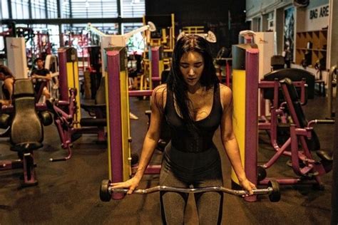 Ireland Bùng nổ trào lưu gym bikini VOZ
