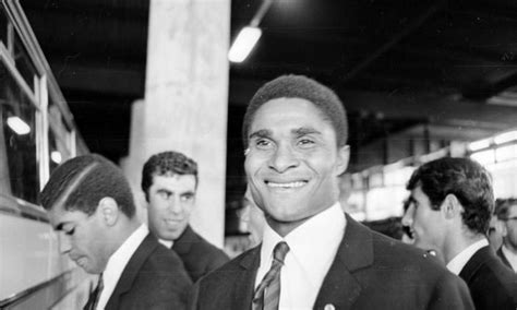 Portugal legend Eusebio dies aged 71 – talkSPORT