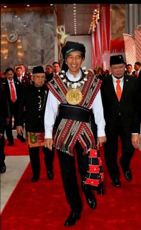 Presiden Pakai Baju Adat Tanimbar Ini Penjelasan Akademisi Dan