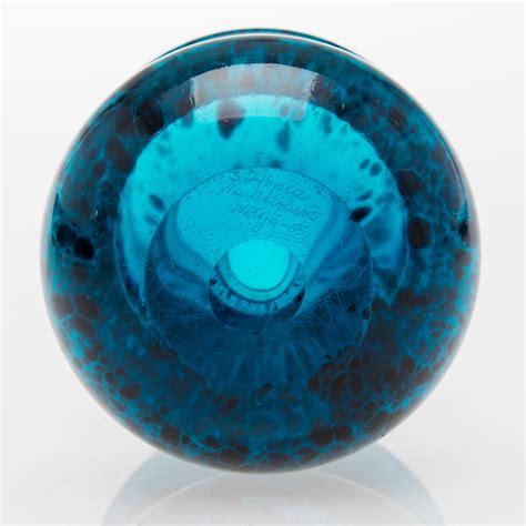 a turquoise glass vase. - Bukowskis