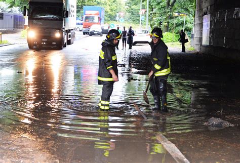 Maltempo Nel Varesotto Strade E Sottopassi Allagati Foto