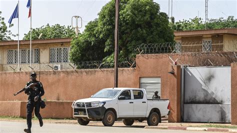 Niger L Ambassadeur De France Sylvain Itt De Retour Paris