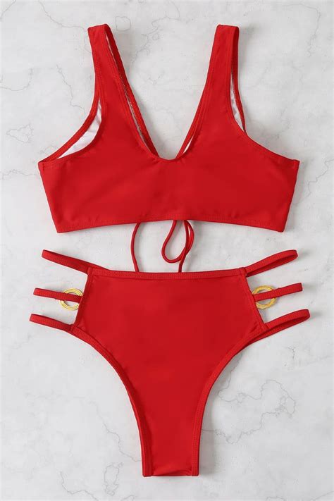 Flaunt Your Body In This Sexy Bikini Set Featuring Sleeveless