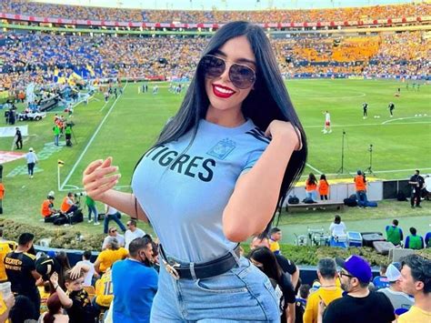 Torcedora Que Comemorou Mostrando Seios Vira Estrela Do Onlyfans