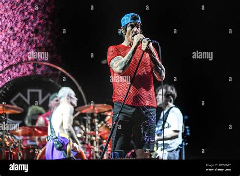 Red Hot Chili Peppers Anthony Kiedis Flea Chad Smith John Frusciante Live In Buenos Aires