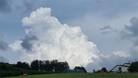 Arratsaldeko Cumulus Ilunketan Eitb Eus Flickr