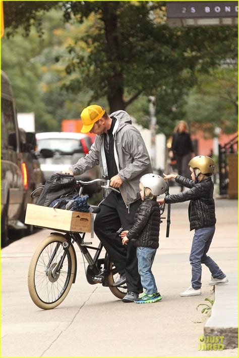 Naomi Watts I Walk Around Naked With Only Liev Schreiber Photo