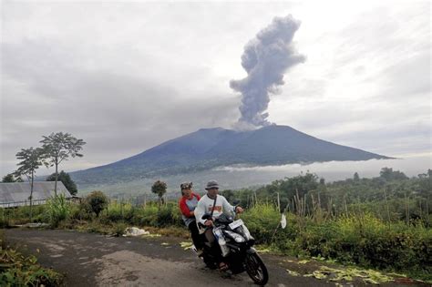 Indonesian Volcano Eruption Kills 11 Hikers The Manila Times